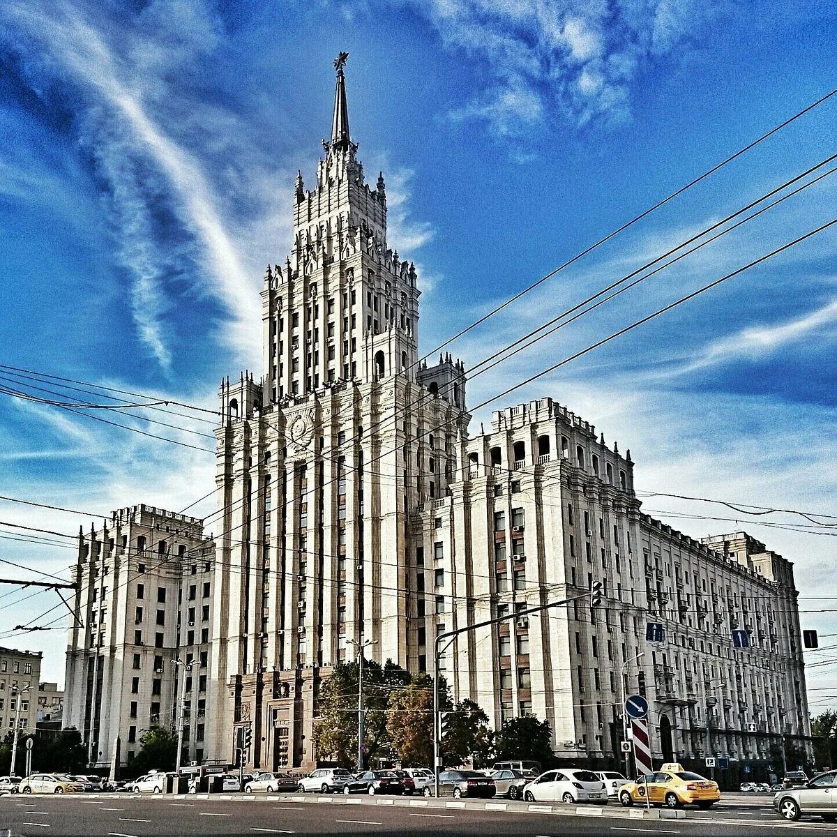 Новая московская архитектура. Высотка на красных воротах (Садовая-Спасская улица, 21). Сталинская высотка на садовой-Спасской. Здание на «красных воротах» сталинская высотка. Высотное здание на площади красных ворот.