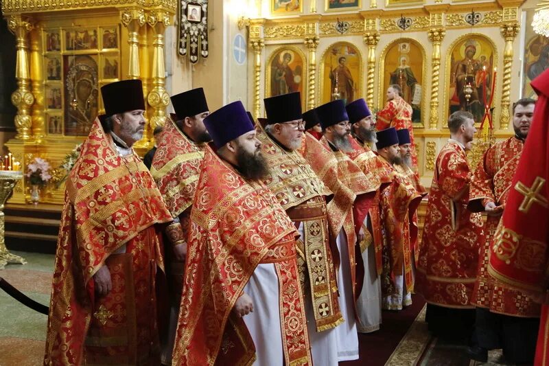 Богослужения в вознесенском соборе. Свято-вознесенский собор в геленджике. Празднование рождества в россии храм. Звенигород расписание службы вознесенского собора. Вознесенский собор елец расписание служб.