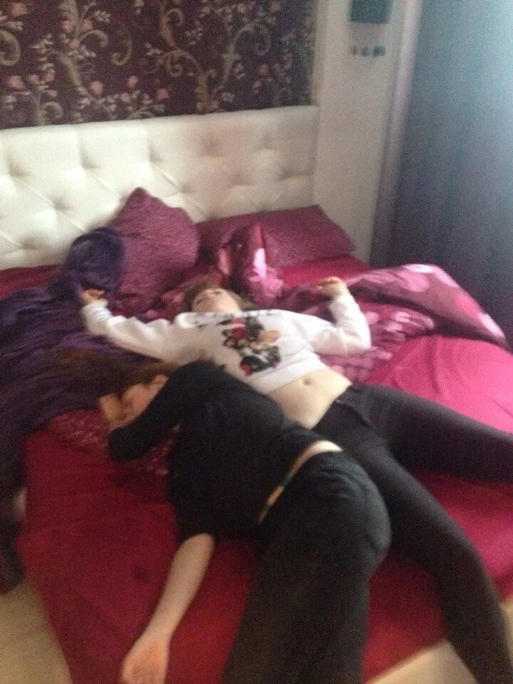 Изменяет по пьяни с друзьями