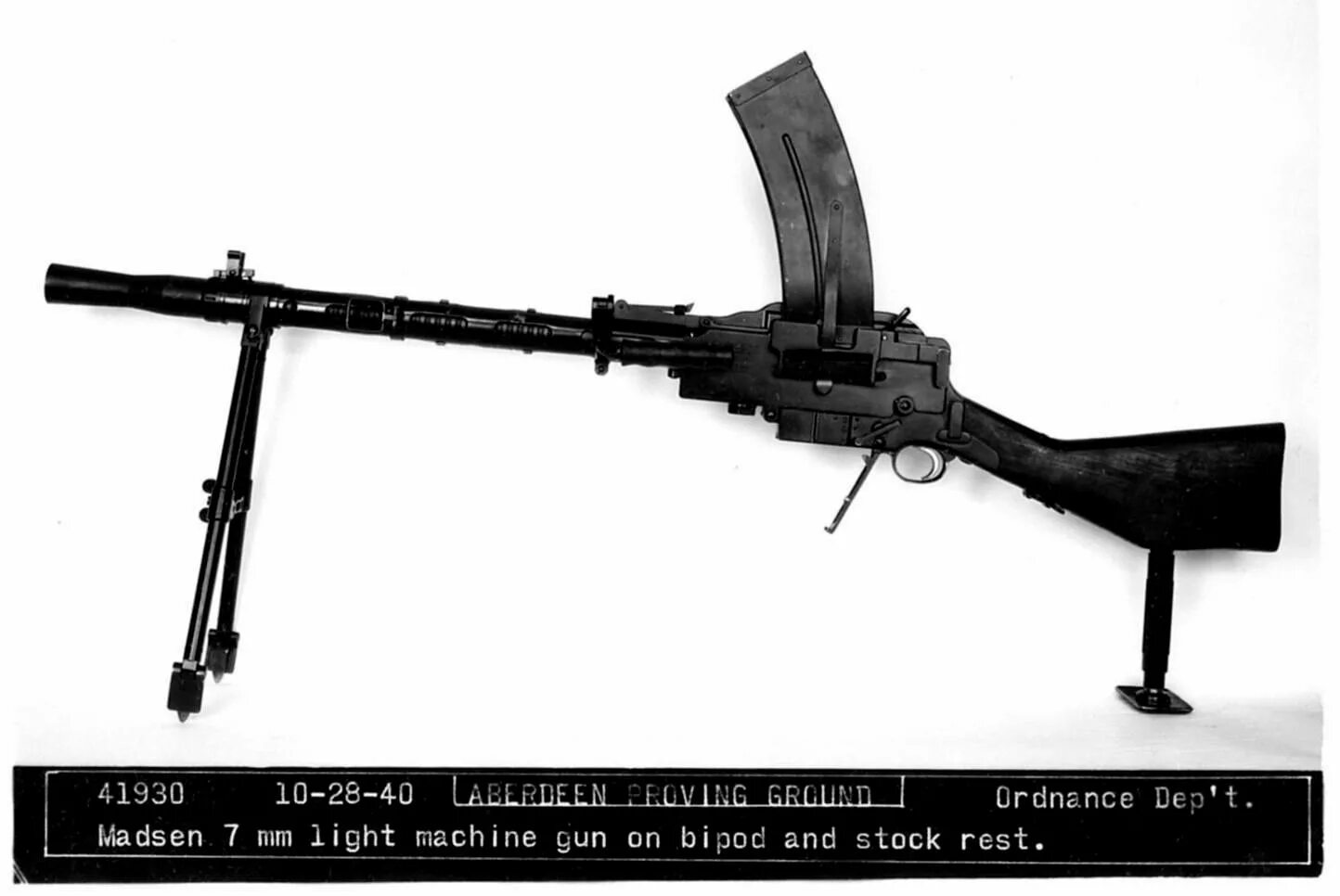 Пулемет мадсена. Мадсен 1902. мадсен пулемёт. ружье-пулемет мадсен.