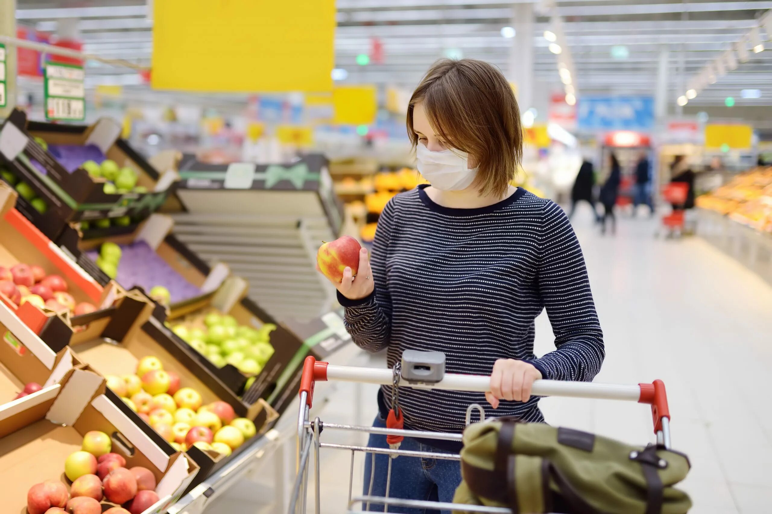 Покупатель в магазине. Супермаркет. Продукты. Шоппинг в супермаркете. Do the shopping предложение