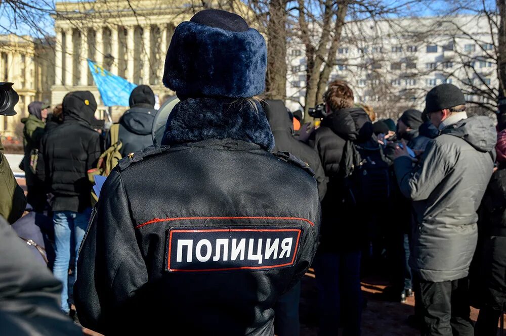 Политическая полиция. Надругательство над флагом РФ. Демонстрация экстремистской символики. Исследования экстремизма