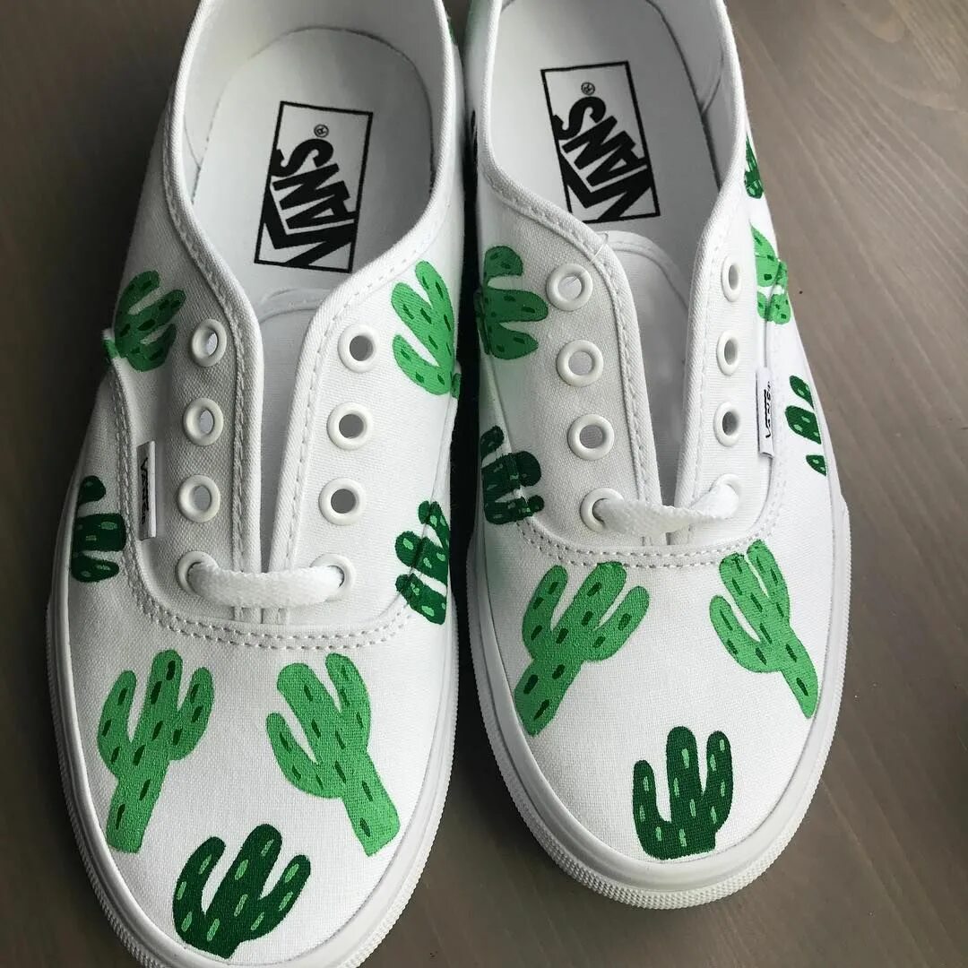 Как раскрасить белую. Разукрашенные кроссовки. Как раскрасить белую. Разрисовать кроссовки маркером. Раскрашенные кеды.