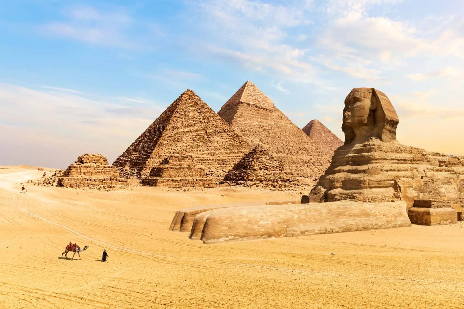 Каир достопримечательности. Каир Гиза пирамиды. Пирамида Гиза Египет. Пирамида Хеопса Каир. Пирамиды Гизы и сфинкс в Египте.