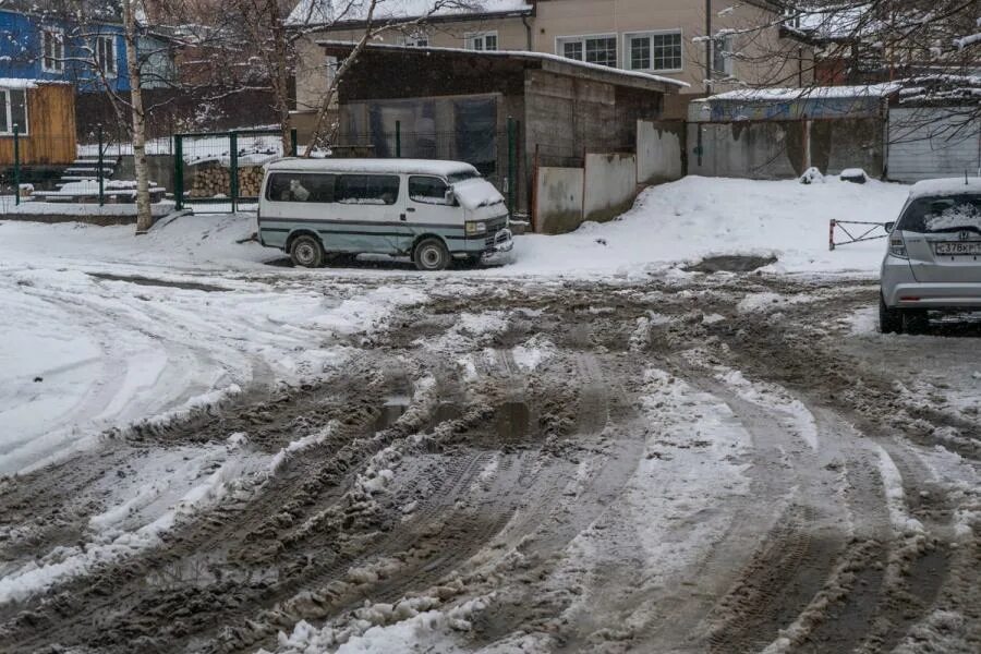 Новогодний городок владивосток. Владивосток засыпало снегом. Владивосток засыпало. Владивосток засыпало. Замело снегом.