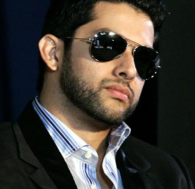 дмитрий чираев. саркис джан. дерзкий парень. кавказец в очках. парень кавказец в очках.