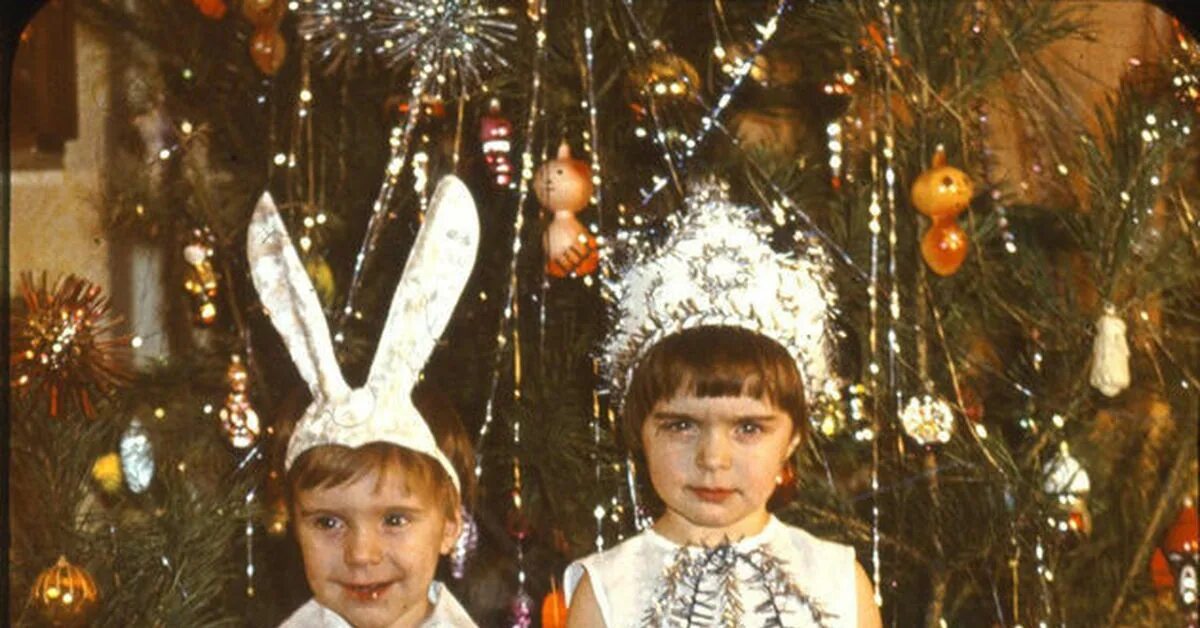 Выступают мальчики зайчики. Мальчики зайчики. новогодние девочки снежинки. новогодние снежинки в ссср. персонажи нового года в ссср.