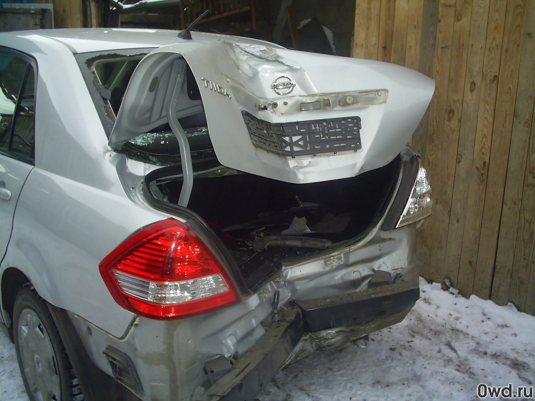 битые машины ниссан тиида. битая машина джип. битый шевроле круз 2011 седан. тойота королла 2008 разбитая. битые машины.