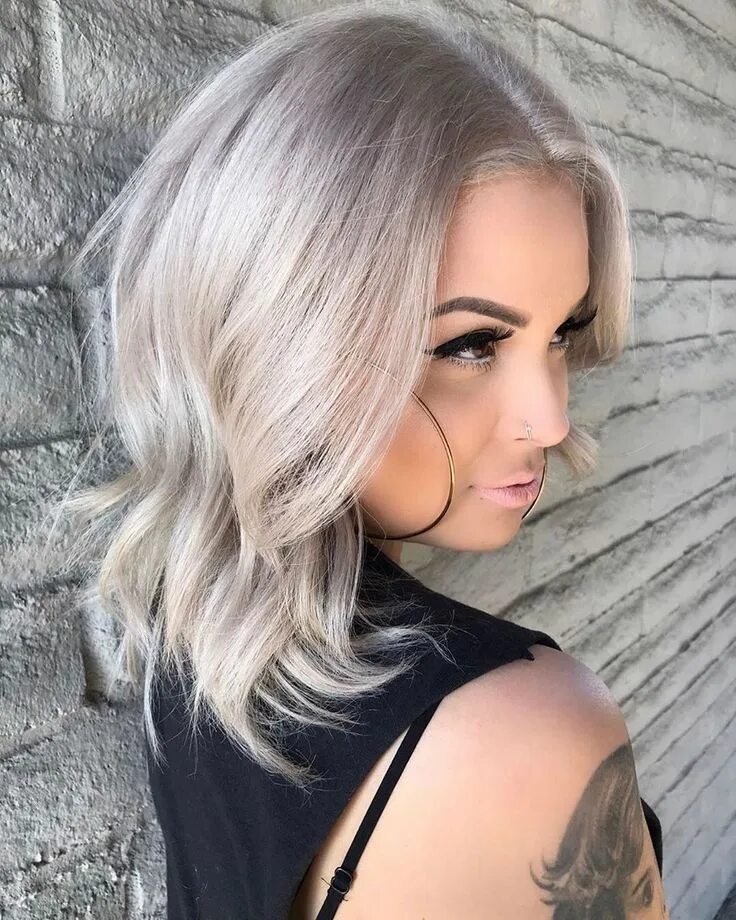 Пепельный блонд фото на средние See this Instagram photo by @hildeee * 9,942 likes Hair tint, Beautiful gray hai