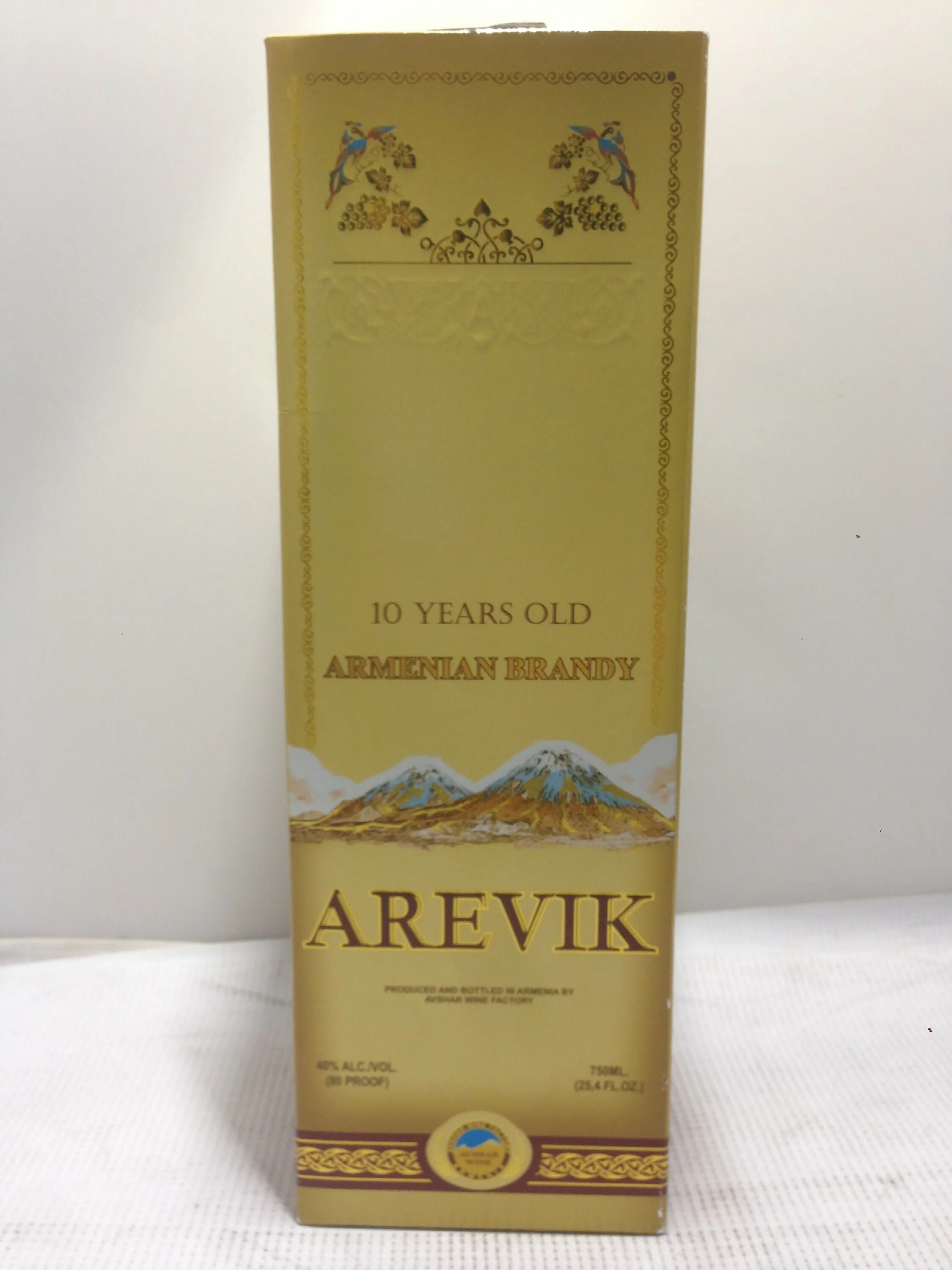 Бренди Arevik. Arevik коньяк. Армянский коньяк Armenian Cognac Arevik. Виски Аревик.