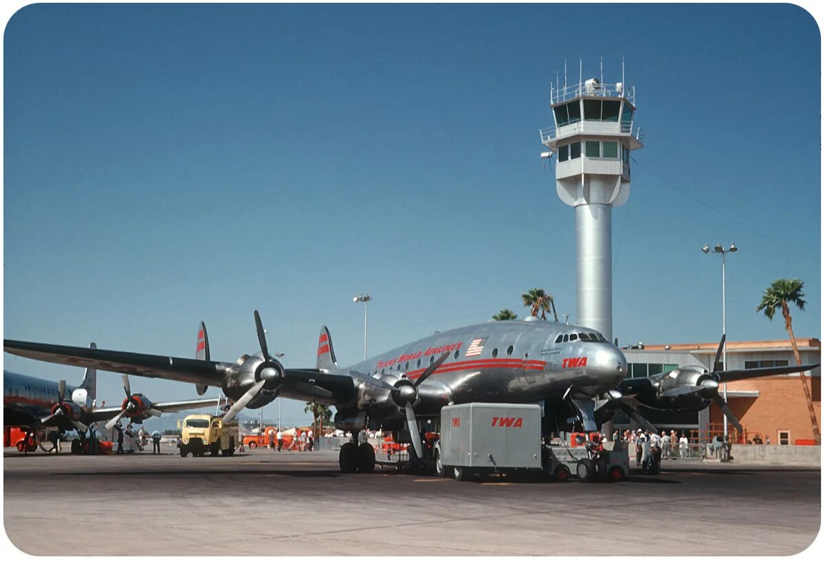 Аэропорт 30 минут. Аэропорт Феникс США. Aэродром США Феникс. Аэропорт США 1960. Самолеты США 50 годов.