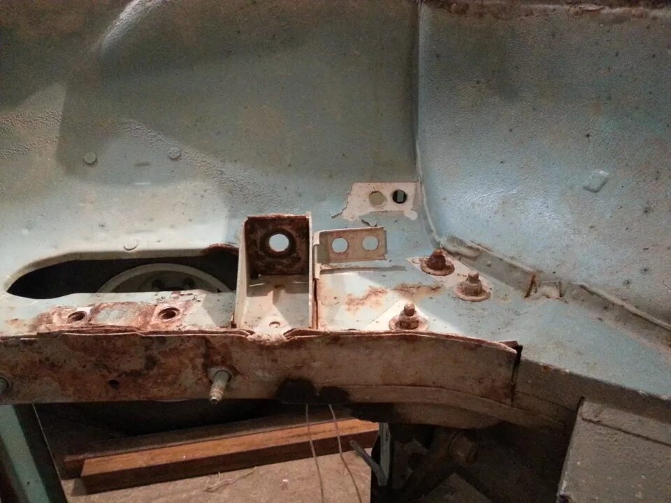 Передний лонжерон галант 9 2007. Задний лонжерон ниссан максима. Вырвало задний лонжерон 14. Болт лонжерона 2107. Вырвало задний лонжерон 14.