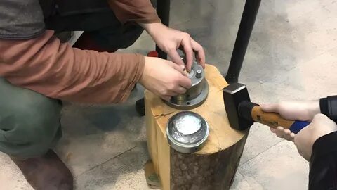Чеканить