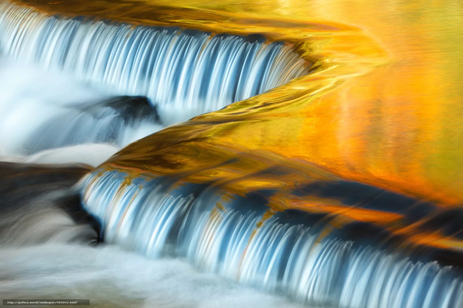 Поток воды. Красивые потоки воды. Красивый Водный поток. Поток воды волны свет.