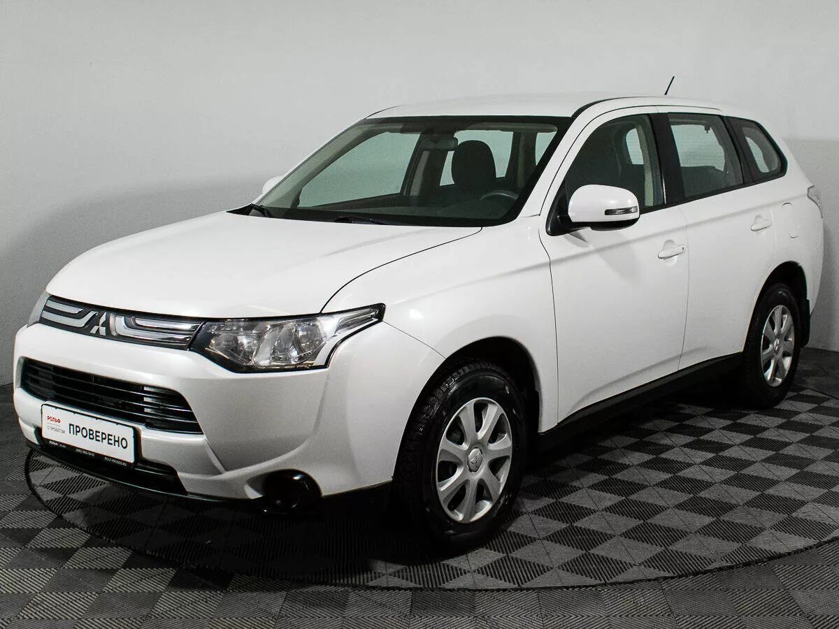 Mitsubishi Outlander III (2012-2015). Mitsubishi Outlander III 2012. Митсубиси Аутлендер 2012 белый. Mitsubishi Outlander 2012 года.