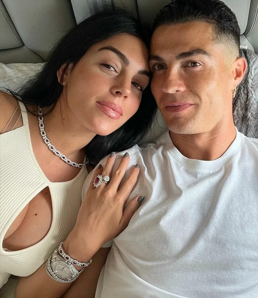 Девушка криштиану младшего. Cristiano ronaldo georgina rodriguez. роналду и джорджина родригес. джорджина родригес c hjyfkmlj&amp;. криштиану младший и джорджина родригес.