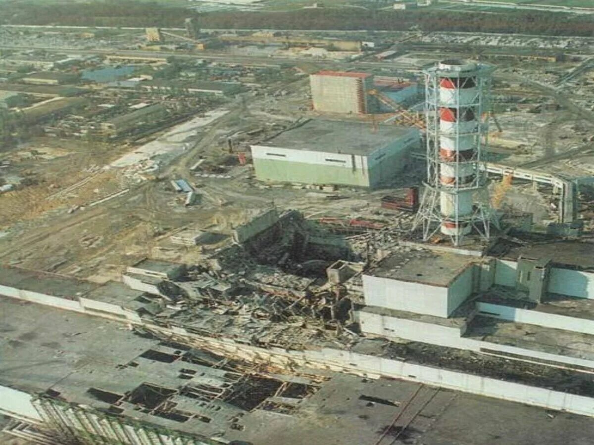 Сколько работала чернобыльская аэс после взрыва. Чернобыль ЧАЭС 4 энергоблок взрыв. Чернобыль 4 энергоблок 26 апреля 1986. 1986 Катастрофа на Чернобыльской АЭС. Авария на Чернобыльской атомной электростанции - 26 апреля 1986 года.