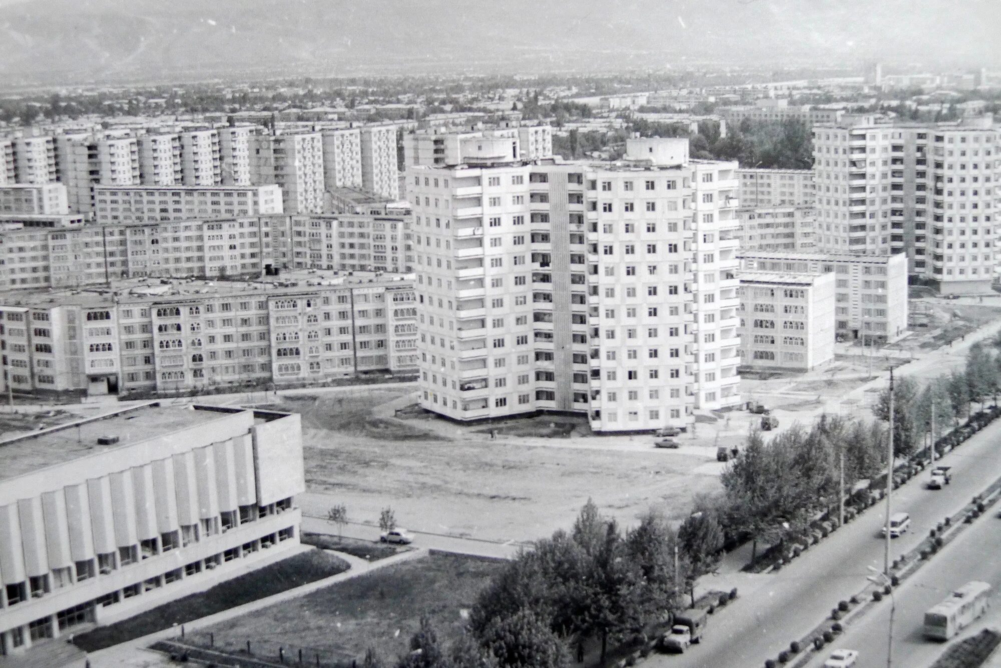 Дома 80х. Душанбе 80-е годы. Душанбе 12 микрорайон. 12-Й микрорайон города Душанбе. Душанбе 80 годы.