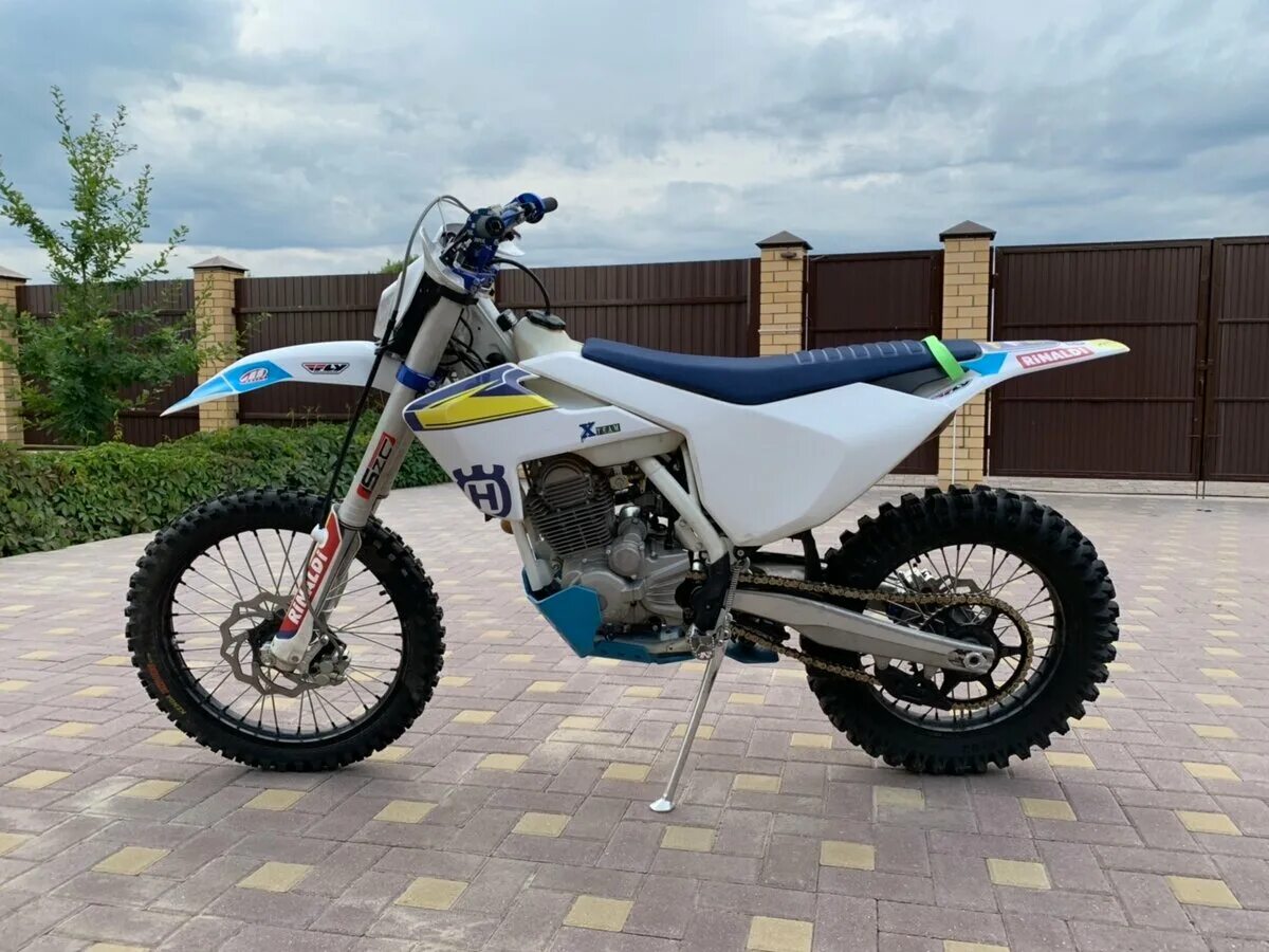 эндуро белого цвета. Husqvarna tx 125. эндуро мотоцикл хускварна fc 450. белый эндуро. белый эндуро.