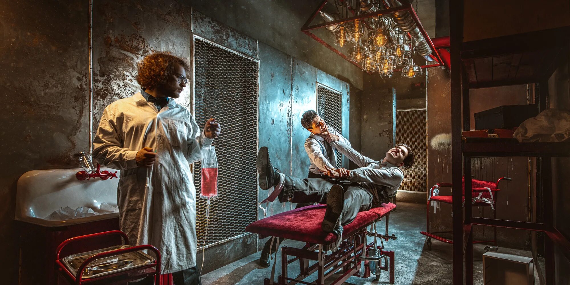 Клаустрофобия страшные. Квест призрак клаустрофобия. Квест страшилки клаустрофобия. Квест страха в москве клаустрофобия. Клаустрофобия страшные.