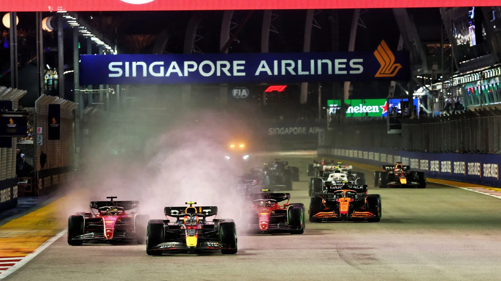 Формула 1 гран при сингапура гонка. Формула 1 2023 Гран при Сингапура. Рассел формула 1. Формула 1 старт. Гран-при Японии формулы-1.