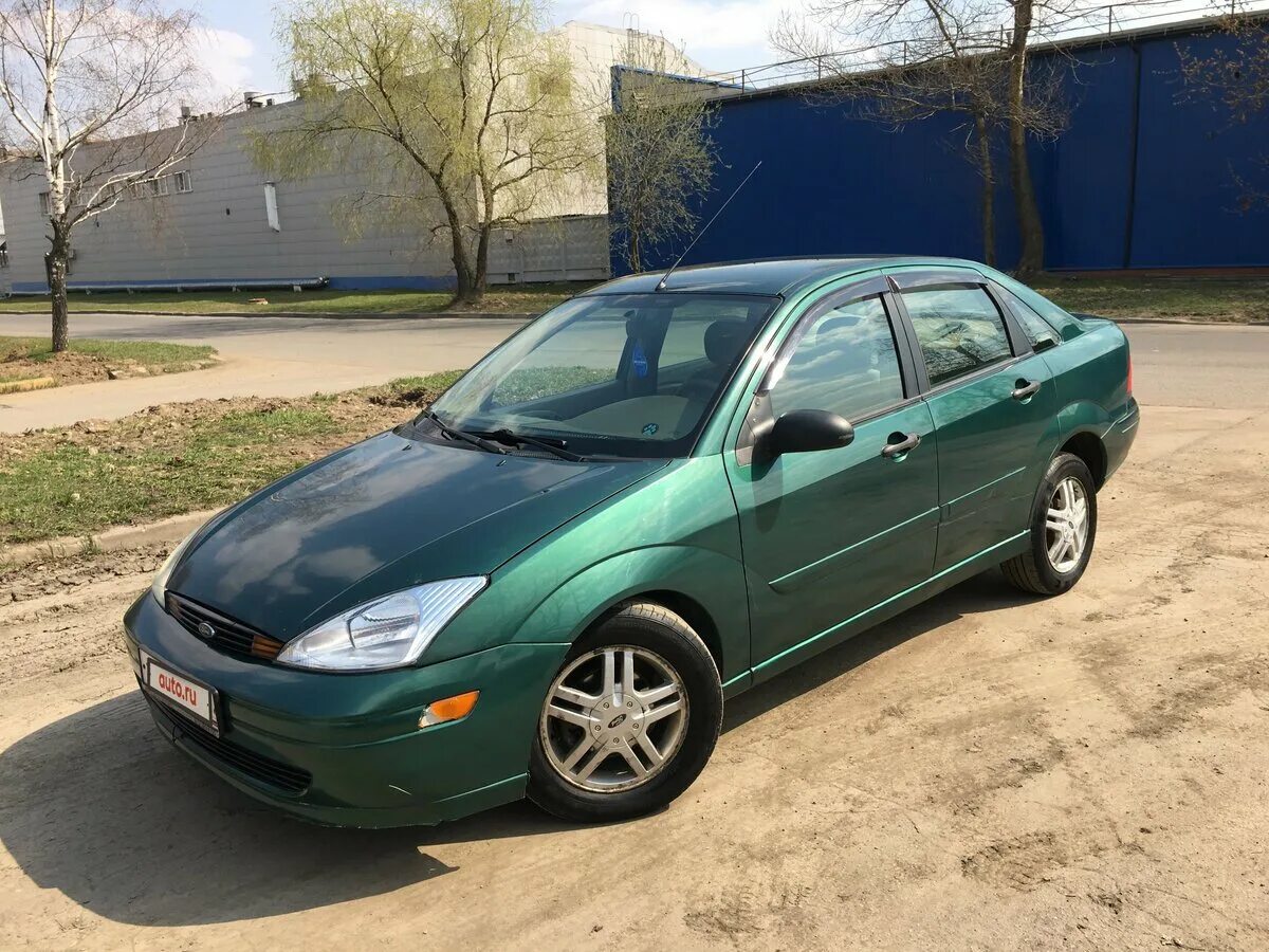 Автомобили до 200 тысяч рублей. Ford Focus 2001-2005. Ford Focus 1 зеленый. Форд фокус 2001. Форд фокус 2001 седан.