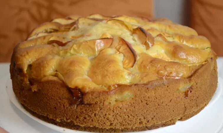 Рецепт шарлотки с яблоками в мультиварке пышный. Шарлотка с яблоками в мультиварке. шарлотка с яблоками в мультиварке пышная. яблочная шарлотка в мультиварке. пирог с яблоками в мультиварке.