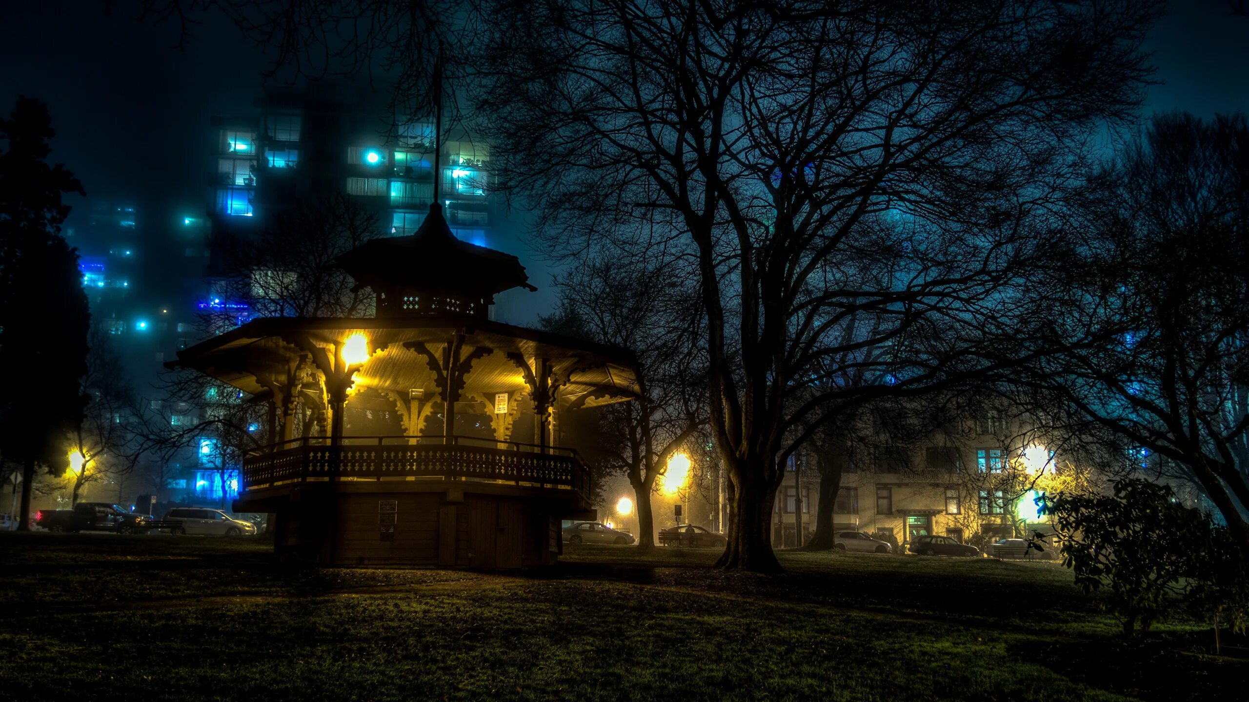 дом фонарь ночь. фонарь во тьме. вечерний город. фонарь в темноте. вечерняя улица с фонарями.