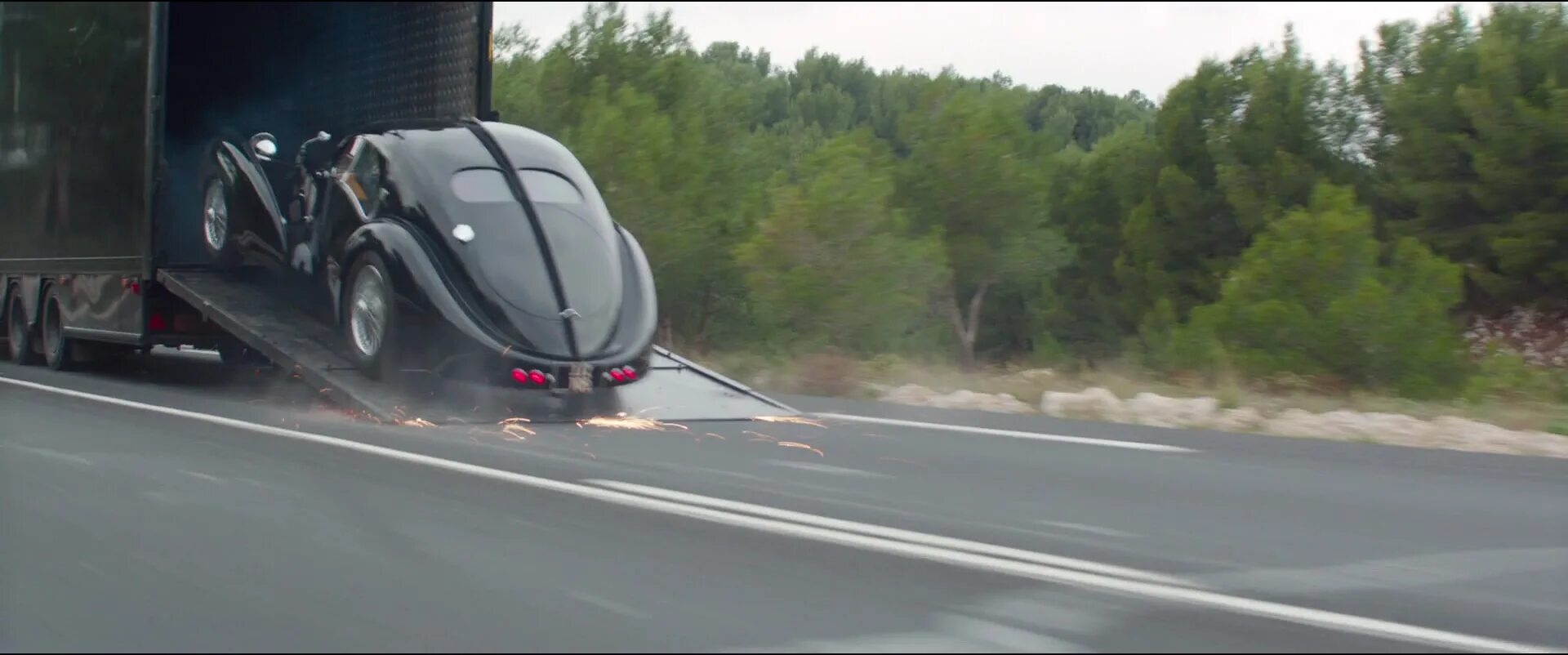 Угоняют бугатти. Бугатти из овердрайв. bugatti atlantic овердрайв. овердрайв угон бугатти.