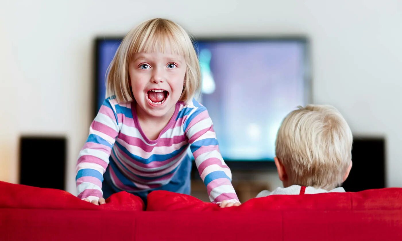 Ребенок без телевизора. Телевизор для детей. Непослушный ребенок. Телевизор картинка для детей. Дети и телевизор психичес.