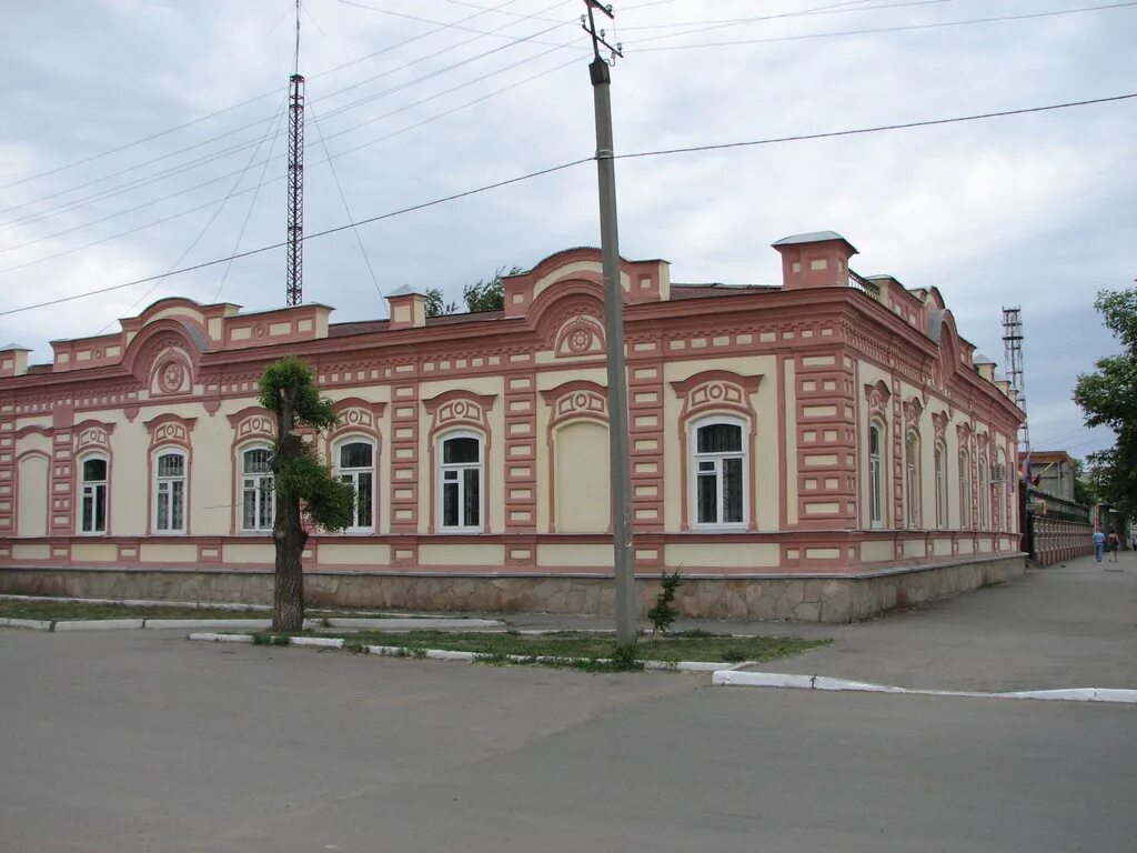 Авито г троицк челябинской области. Здания города Троицка Челябинской области старинные. Лицей 13 Троицк Челябинская область здание. Здание городской управы Троицк Челябинская. Гагарина 13 Троицк Челябинская.