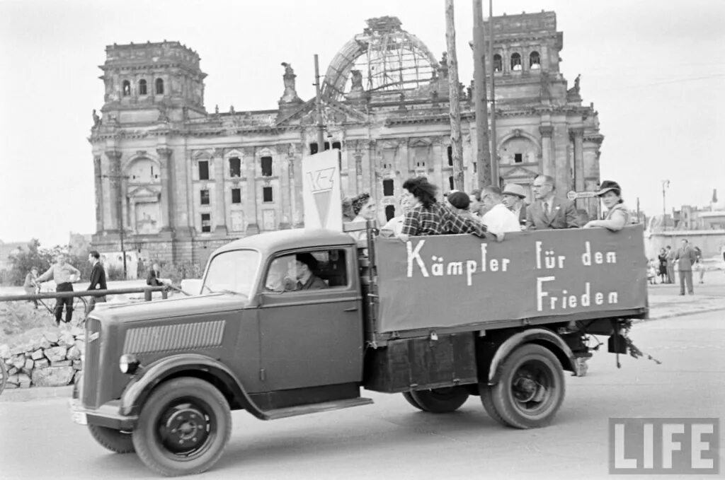 Гдр 14. Opel Blitz 1945. Берлин 1948. Рейхстаг 1948. Автомобили миссии в ГДР.