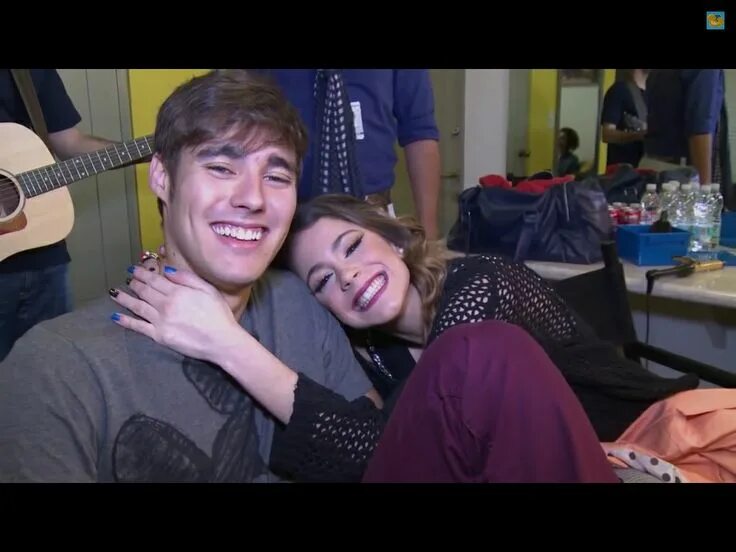 Tini y jorge blanco. Тини штоссель и хорхе бланко. Тини штоссель и хорхе бланко. Tini y jorge blanco. Тини и хорхе бланко.