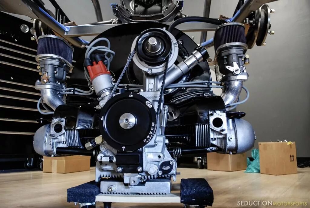 Дымящийся двигатель 3д. Retro car engine. Двигатель минимализм. Выбрать двигатель. Оппозитный двигатель со встречными поршнями.