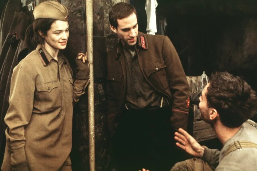 The enemy came. Враг у ворот фильм 2001. Джуд Лоу враг у ворот. Враг у ворот фильм 2001 Рейчел Вайс. Враг у ворот фильм Таня.