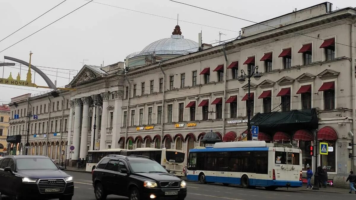 Голландская церковь на невском. Дом голландской церкви на невском проспекте в санкт-петербурге. Дом голландской церкви на невском проспекте в санкт-петербурге. Дом голландской реформатской церкви в санкт-петербурге. Дом голландской церкви на невском проспекте в санкт-петербурге.
