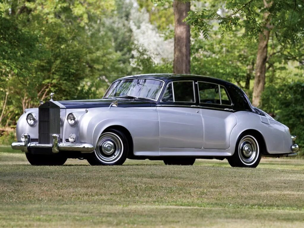 Старые роллс. Rolls-Royce Silver cloud 1955. Роллс Ройс 1957. Rolls Royce Phantom Silver. Rolls-Royce Silver cloud i, 1957.