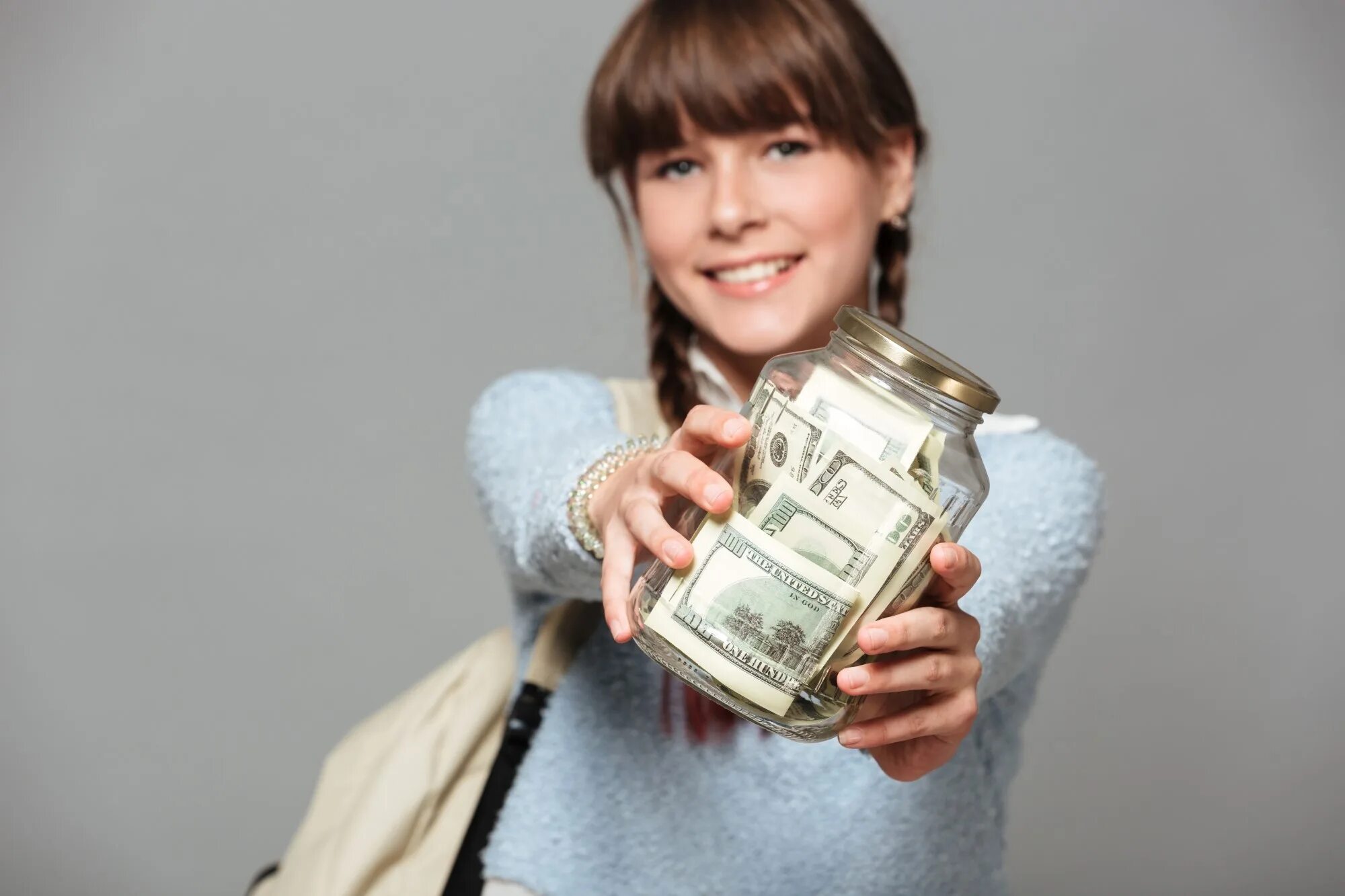 Money and teenagers. Pre teenager money. Happy money. How to save money for a teenager. Дам денег подростку