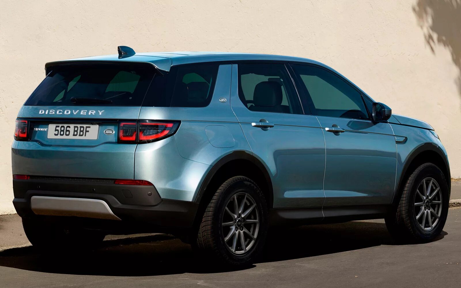 Ленд ровер дискавери 2019. Land Rover Discovery Sport 2020. Land Rover Discovery Sport 2019. Land Rover Discovery Sport p250 s. Ленд Ровер Дискавери спорт 2020.