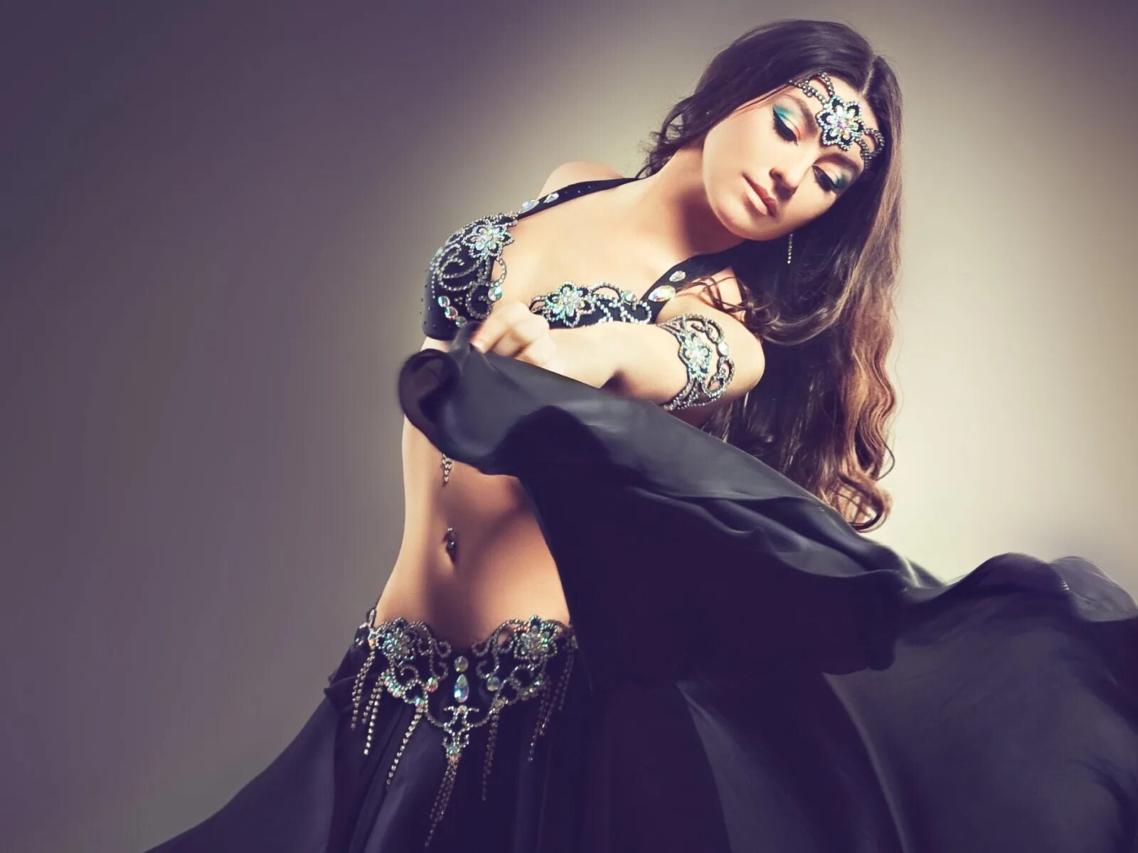 Arabic dancing girl
