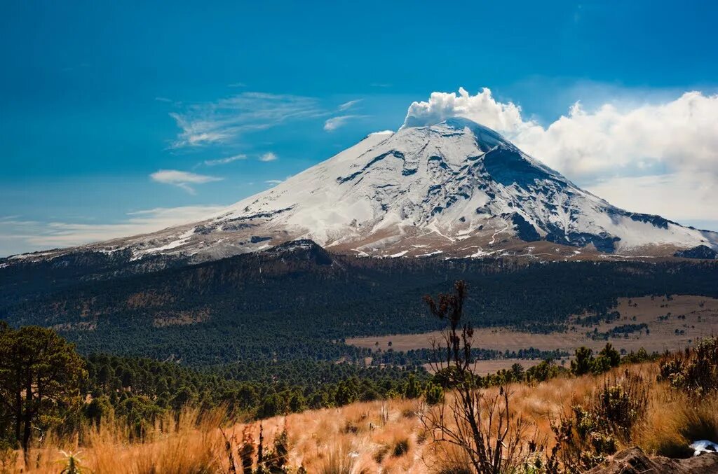 Какие вулканы в северной америке действующие. Мексика вулкан Орисаба. Мехико вулкан Орисаба. Попокатепетль и Истаксиуатль. Мексика вулкан Попокатепетль.