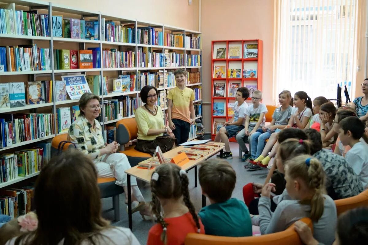 Встреча с писателем в детской библиотеке. Валерий герланец. Творческие встречи с писателями. Творческий проект библиотеки п вопросам. Творческие встречи с писателями.