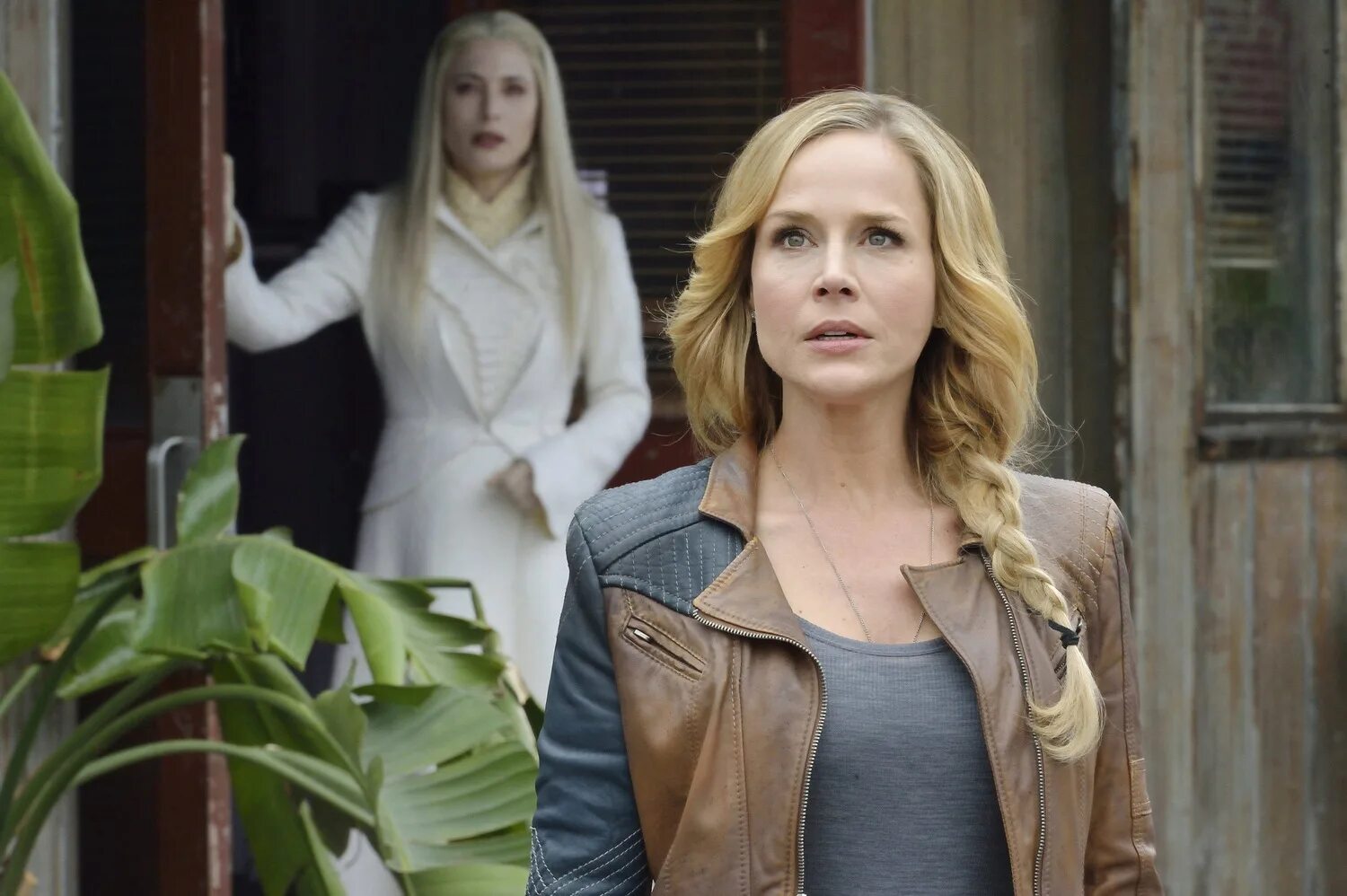 Тони карран непокорная земля. Стефани леонидас непокорная земля. Сериал вызов 2005. Вызов сериал 2013–2015. Вызов 3.