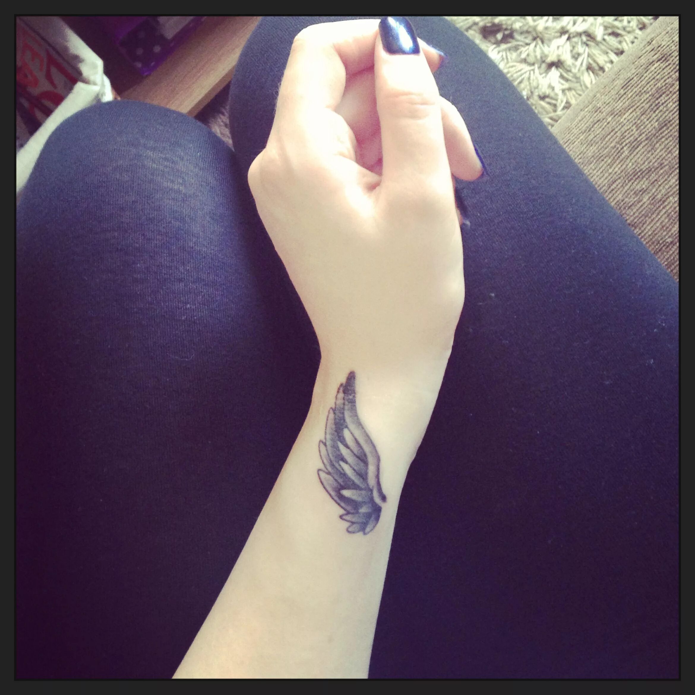 Тату с крыльями на руке женские. Тату крылья на руке мужские. Тату с крыльями на руке женские. Тату крылья на предплечье женские. Тату крыло на предплечье у девушки.