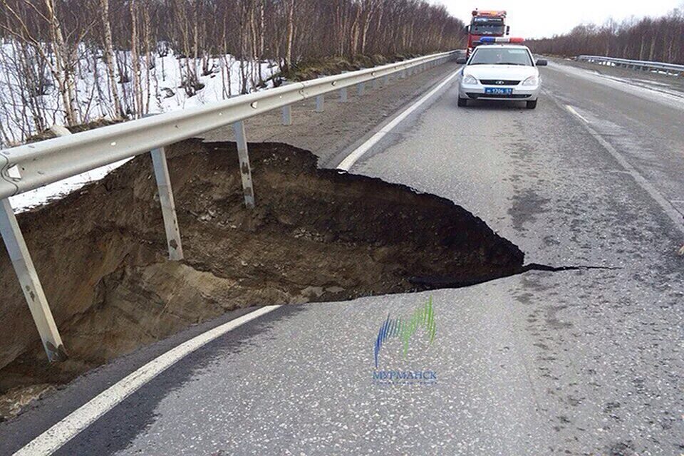 Подвеска плохие дороги. Федеральная трасса в Печенгском округе. Дорога на Мурманск сейчас. Размыло трассу кола. Дорога на Приречный Мурманская область.