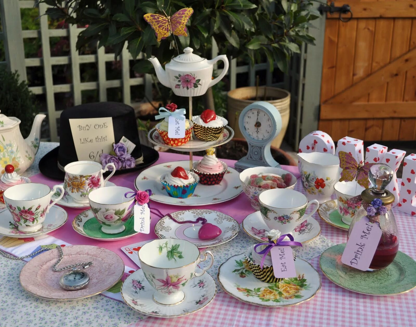 Emmas tea party. Накрыть чайный стол. Чайный стол для гостей. Уютного вечера. Красивый пасхальный стол.