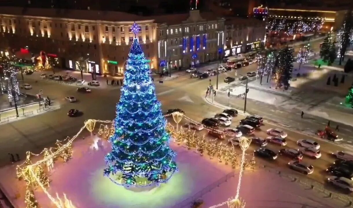 Вологда главная елка 2021. Площадь елочек. Елка на площади 1905 года в екатеринбурге. Вологда площадь революции 2021. Площадь елочек.