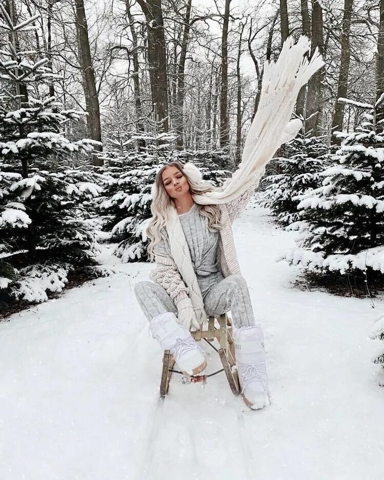 Pin on Style Inspo Winter photoshoot, Snow photoshoot, Winter photography