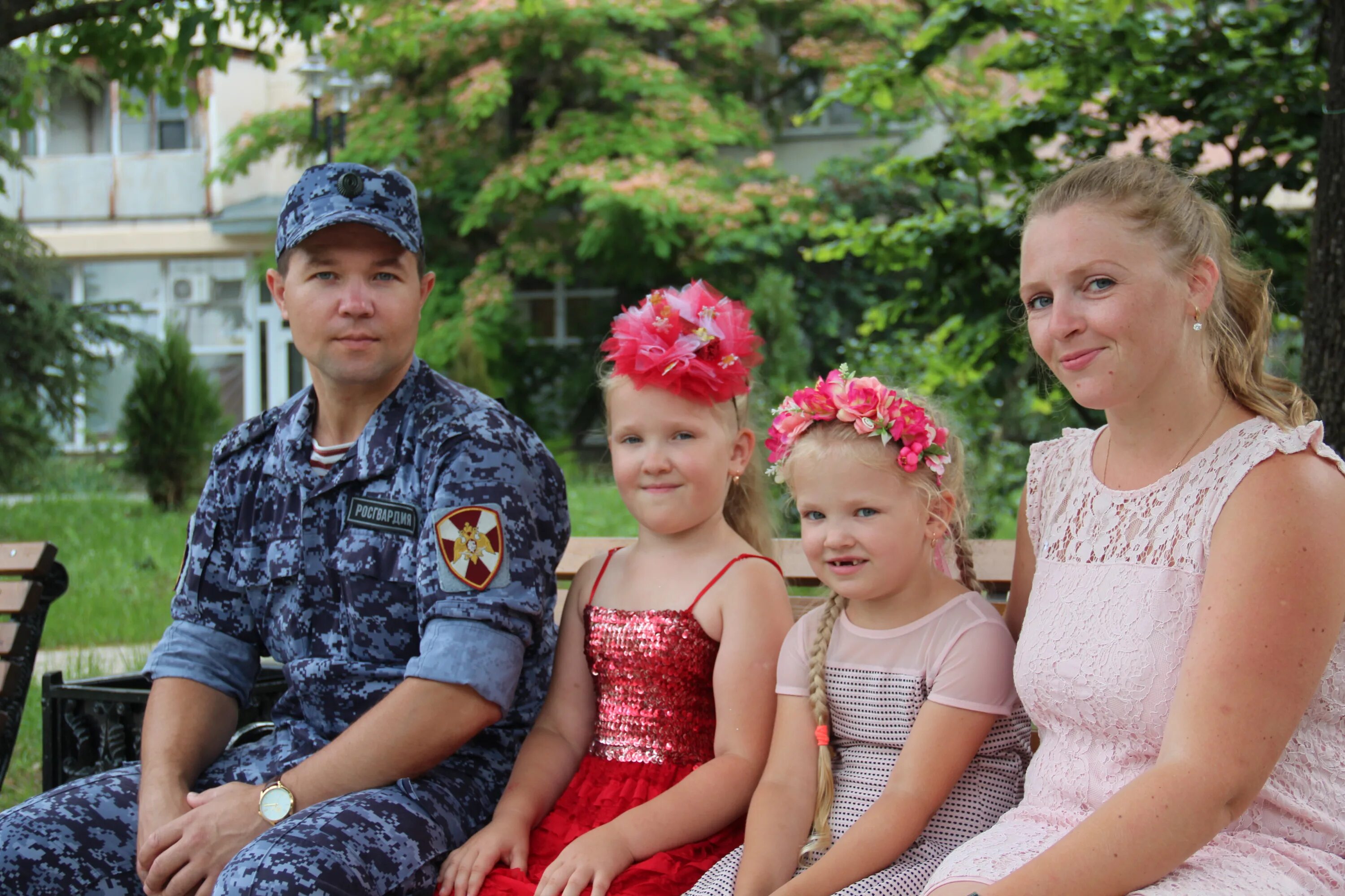 Семья офицеров. Семья офицера. Фотосессия с Офицерская семья. Олнира Офицерская семья. Российская Офицерская семья с детьми.