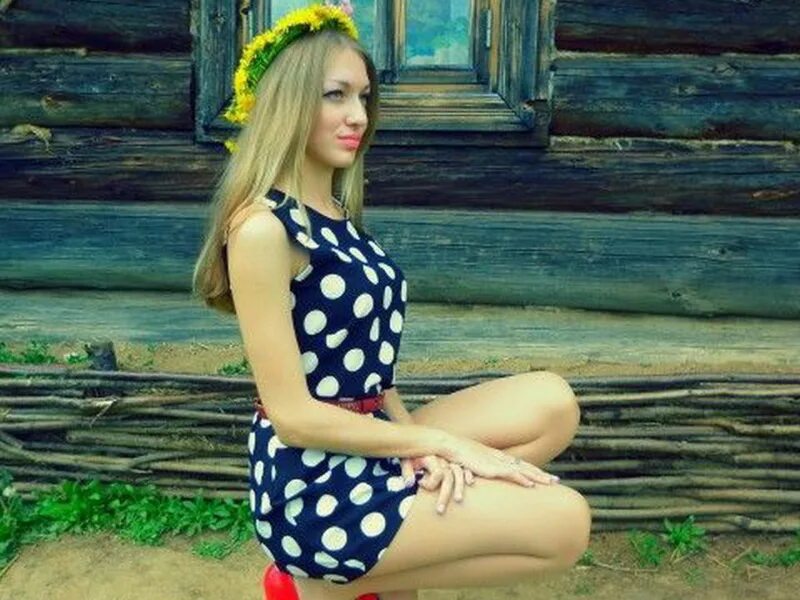 Деревенская девушка из соц сетей. Обычные сельские девушки. Красавицы из социальных сетей деревенских. Смешные деревенские девушки. Любительская фотосессия девушки.